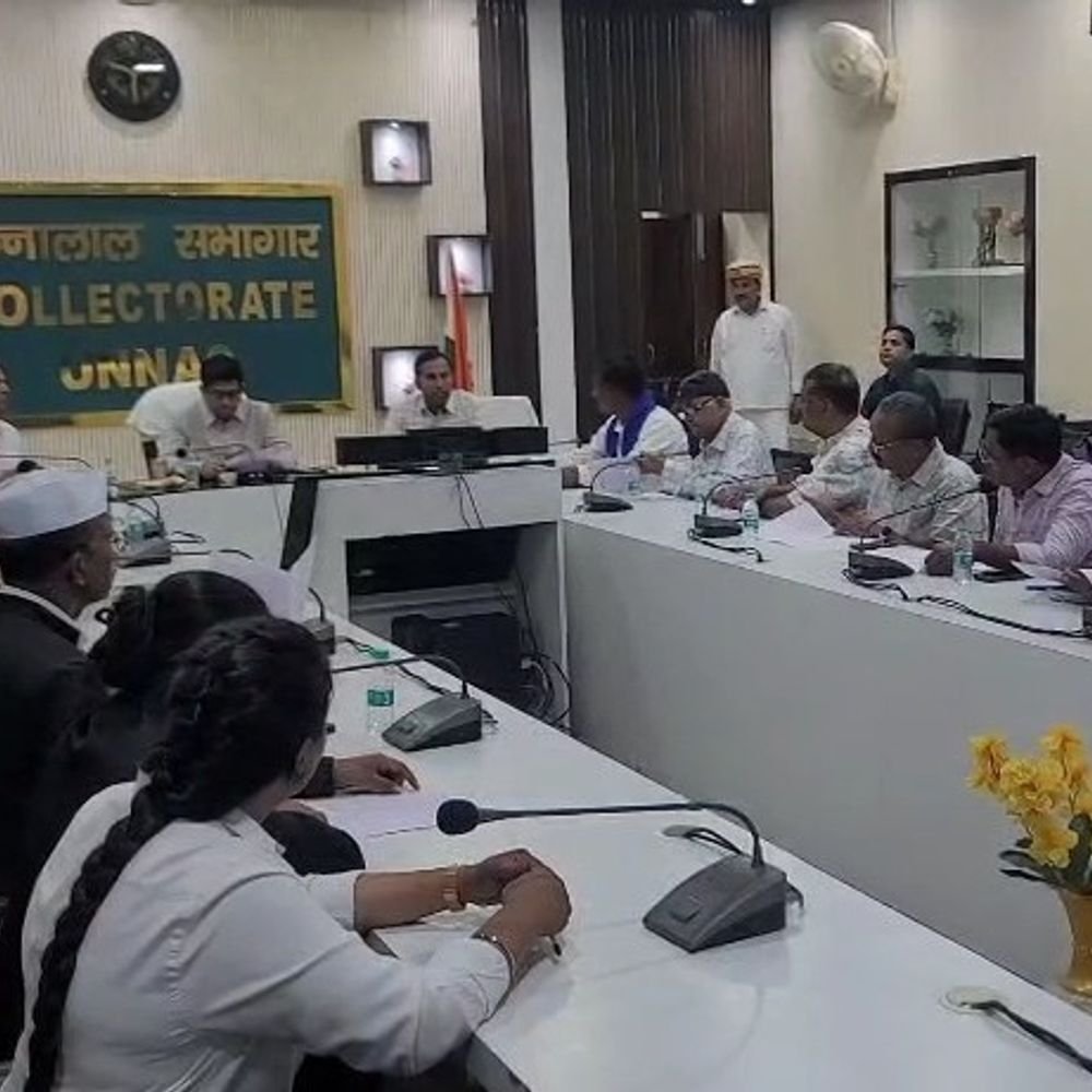 उन्नाव में 92 पोलिंग बूथ कम हुए:DM ने राजनीतिक दलों को जानकारी दी, 17,950 नए मतदाता जुड़े, पोलिंग सेंटर बढ़कर 1684 हुए
