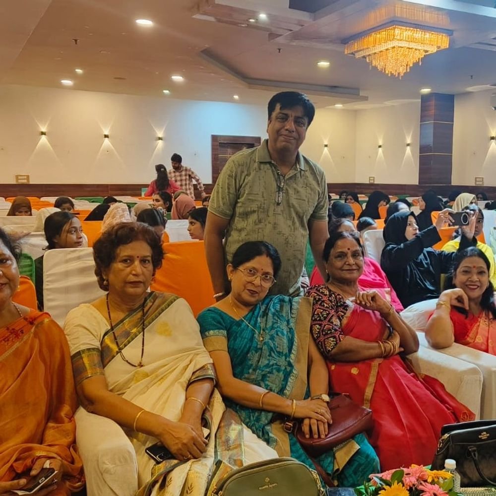 लखनऊ में सांस्कृतिक महोत्सव आयोजित:वन्दे मातरम् के 150 वर्ष पूरे होने पर महिलाओं ने प्रस्तुति दी