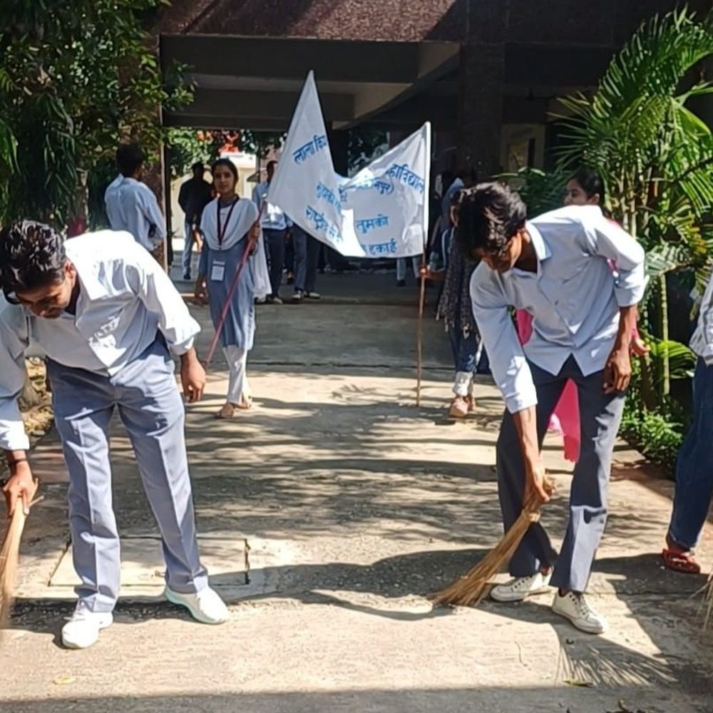 सहारनपुर में चला स्वच्छता अभियान:विद्यार्थियों ने किया श्रमदान, परिसर को स्वच्छ रखने, जागरूकता फैलाने का संकल्प