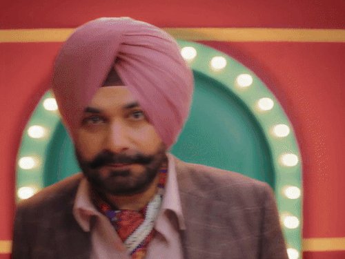 सिद्धू बोले- मैं श्मशानघाट से सिक्के चुराता था:जलेबी के लिए पैसे कम पड़े तो दोस्तों संग गया; कपिल शर्मा शो में किस्सा सुनाया