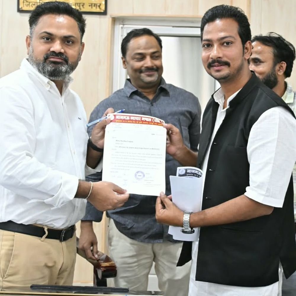 जाजमऊ के व्यापारियों ने डीएम से मिलकर बताईं समस्याएं:सफाई और गंदगी समेत कई मुद्दों पर मिला जल्द समाधान का आश्वासन