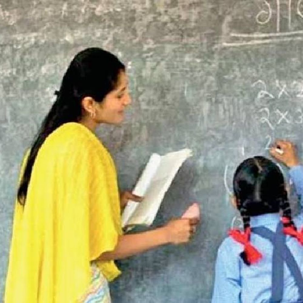 यूपी की बड़ी खबरें:यूपी के शिक्षकों को बड़ी राहत, साल में दो बार होगी शिक्षकों के चयन व प्रोन्नत वेतनमान की प्रक्रिया