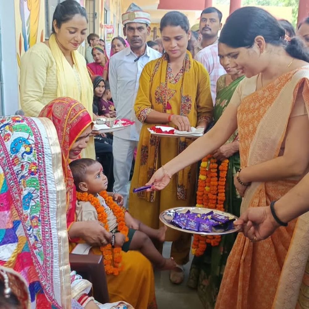 अंबेडकर नगर में पोषण जागरूकता रैली निकाली गई:डीएम ने दिखाई हरी झंडी, गर्भवती महिलाओं की गोद भराई और बच्चों का अन्नप्राशन भी हुआ