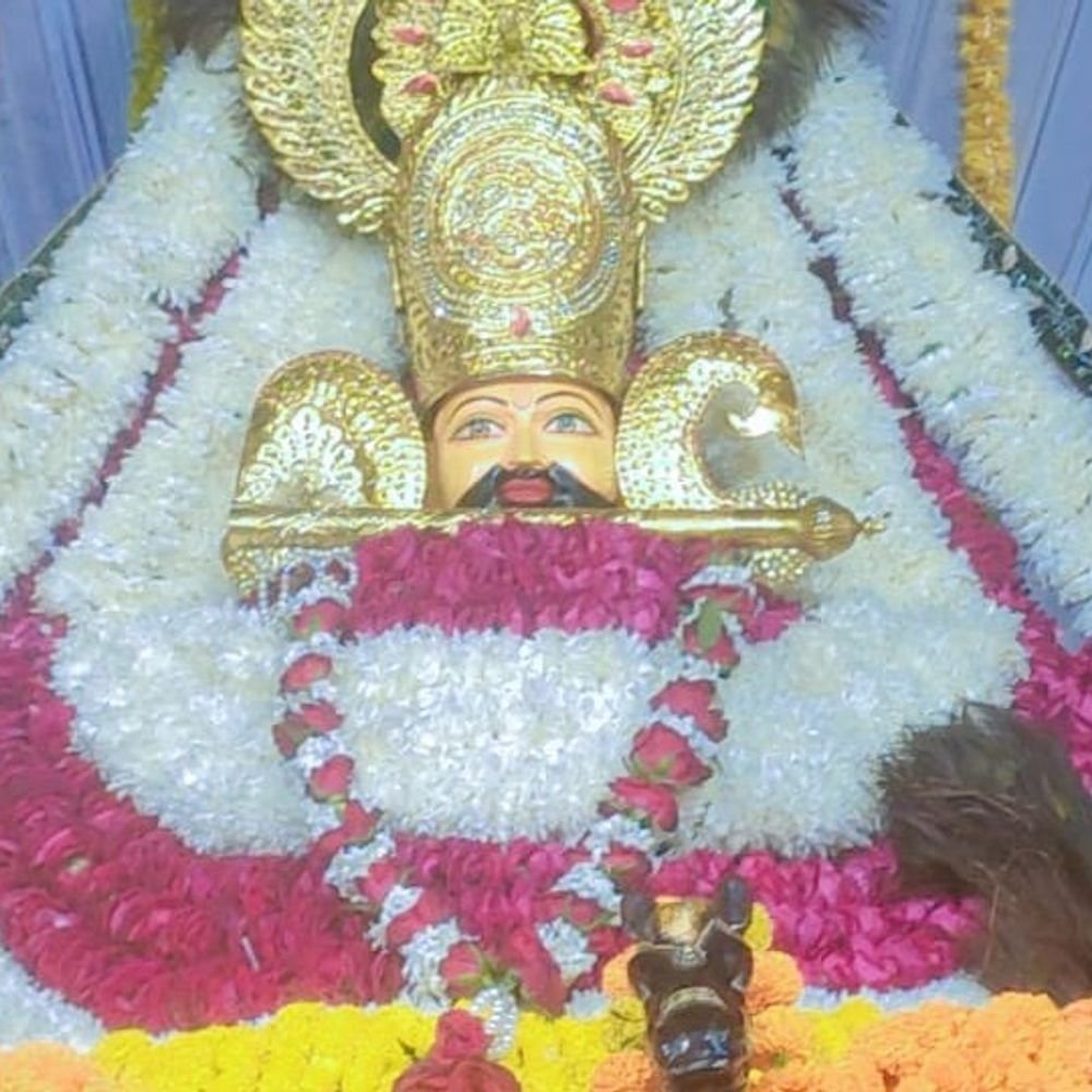 पंजू सराय में खाटू श्याम बाबा का भव्य कीर्तन:‘हारे का सहारा’ भजन पर झूमे भक्त, बांटा प्रसाद
