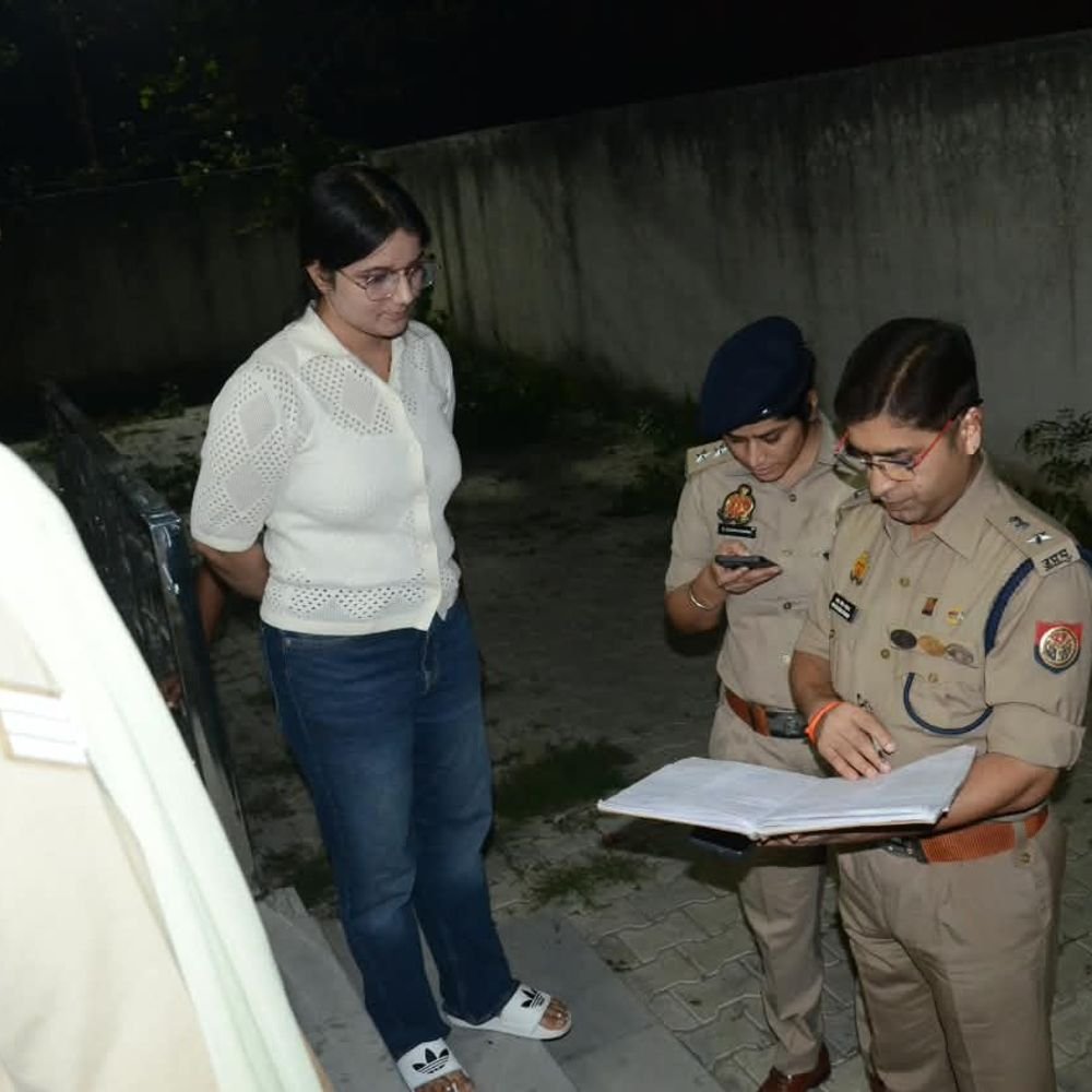 वन स्टॉप सेंटर का औचक निरीक्षण किया:बागपत एएसपी और सीओ ने व्यवस्थाएं दुरुस्त रखने और महिलाओं को बेहतर सुविधाएं देने के निर्देश दिए