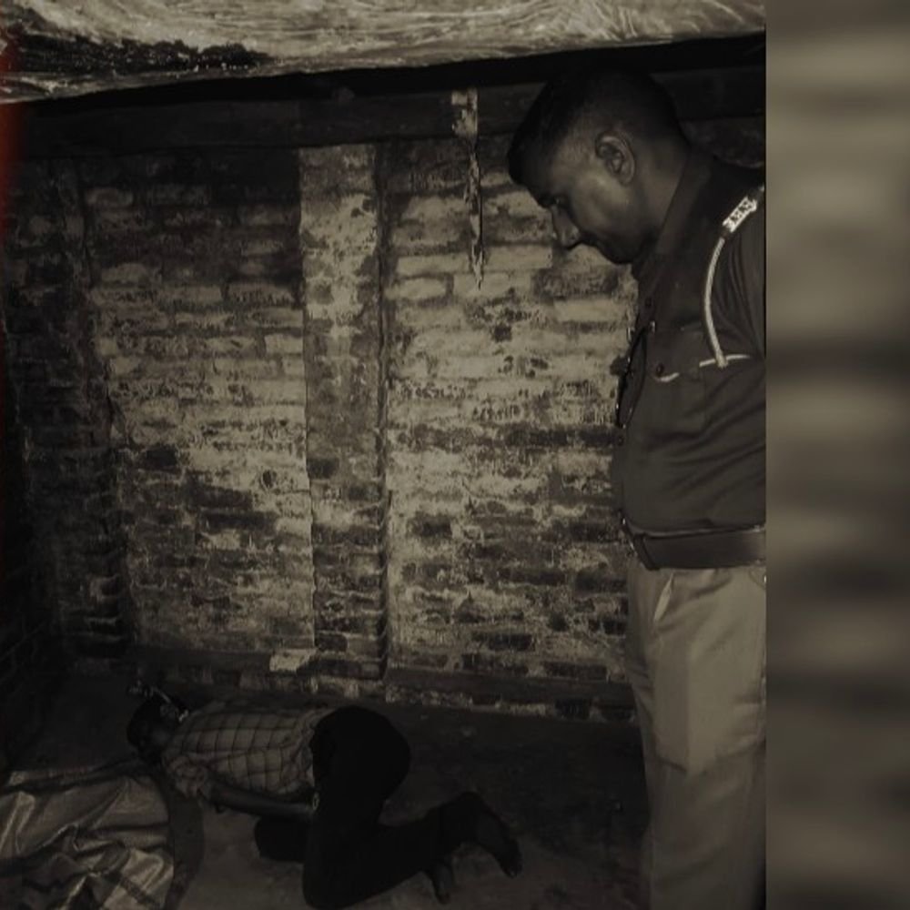 कौशाम्बी में भूसा घर में मिला युवक का शव:गले में प्लास्टिक की डोरी बंधी थी, आत्महत्या की जताई जा रही आशंका