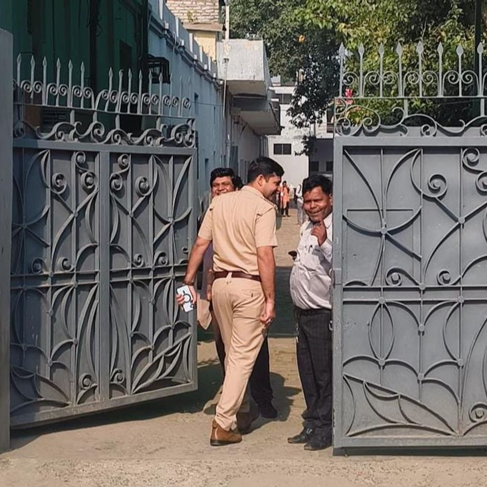 गाजियाबाद में कल 12वीं तक के स्कूलों में छुट्टी:यूपी PET के चलते शासन के निर्देश पर किया आदेश जारी, 44 सेंटरो पर है परीक्षा