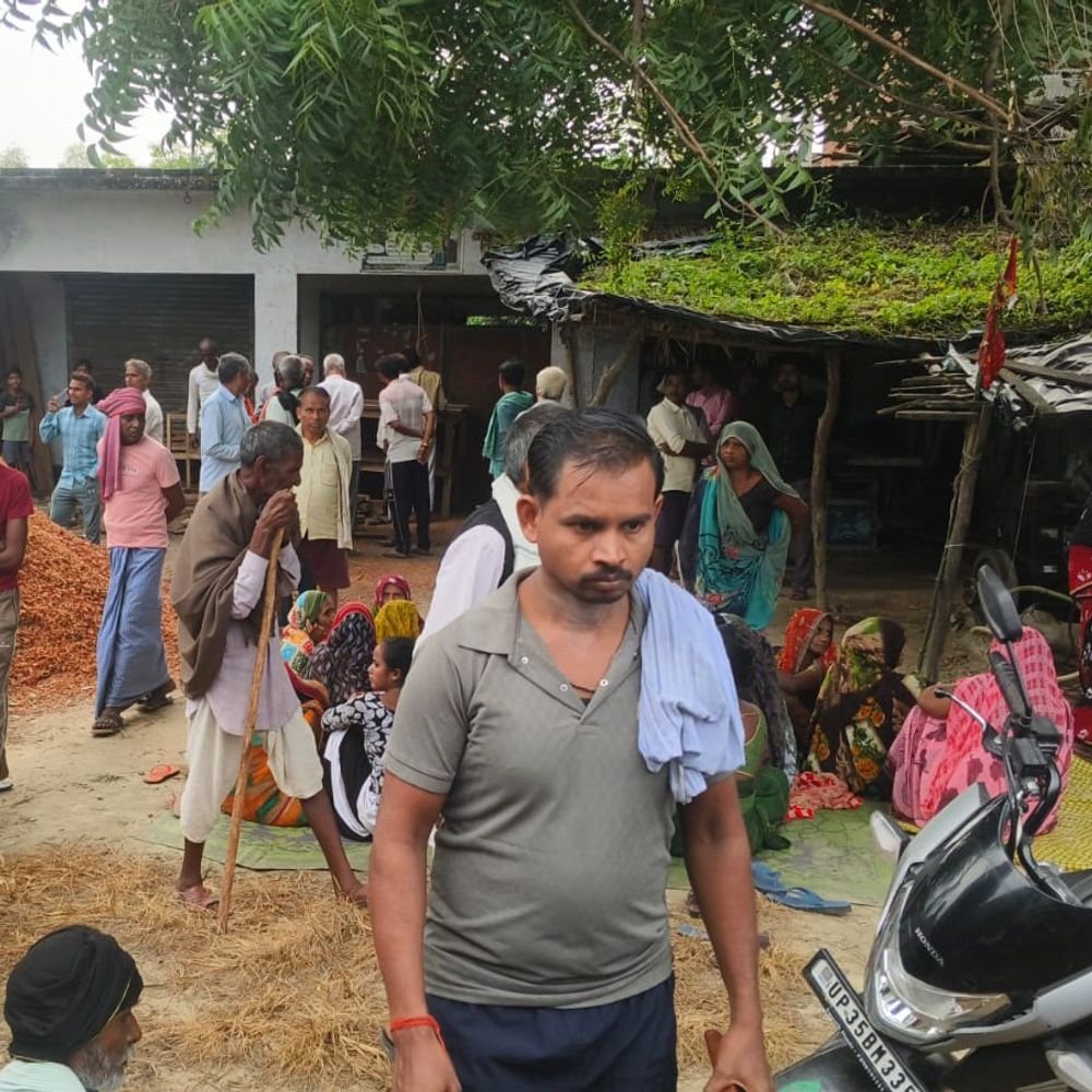 उन्नाव में युवक ने फांसी लगाकर जान दी:दुकान के बरामदे में प्लास्टिक की रस्सी से लटका मिला शव, परिवार में कोहराम