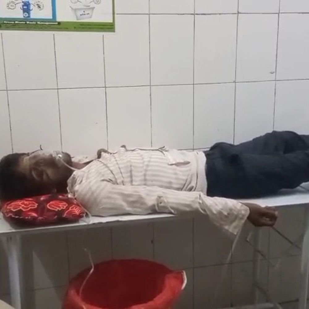 मैनपुरी में दो भाइयों पर लाठी-डंडों से हमला:एक की हालत गंभीर, थाने जाते समय रास्ता रोककर दोबारा मारपीट