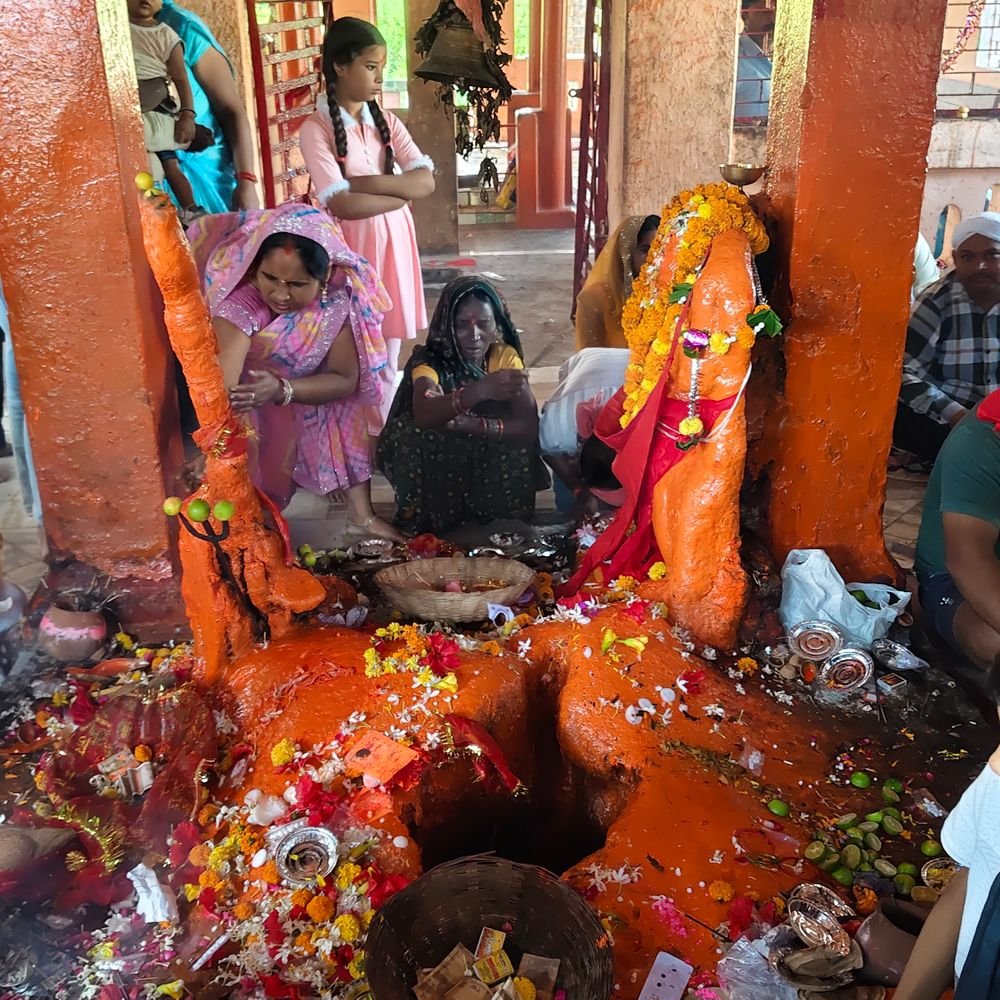 कड़ाधाम के भैरवबाबा मंदिर में भूत-प्रेत से मिलती है मुक्ति:नवरात्रि में दूर-दराज से आते हैं श्रद्धालु, कुंड के रूप में विराजमान हैं भैरव बाबा