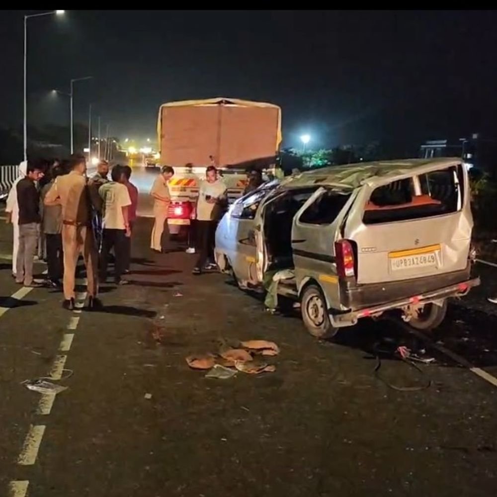 एटा में इको कार पलटने से महिला की मौत:सुन्ना नहर के पास हादसा, चार यात्री घायल; चालक भी चोटिल, पुलिस जांच में जुटी