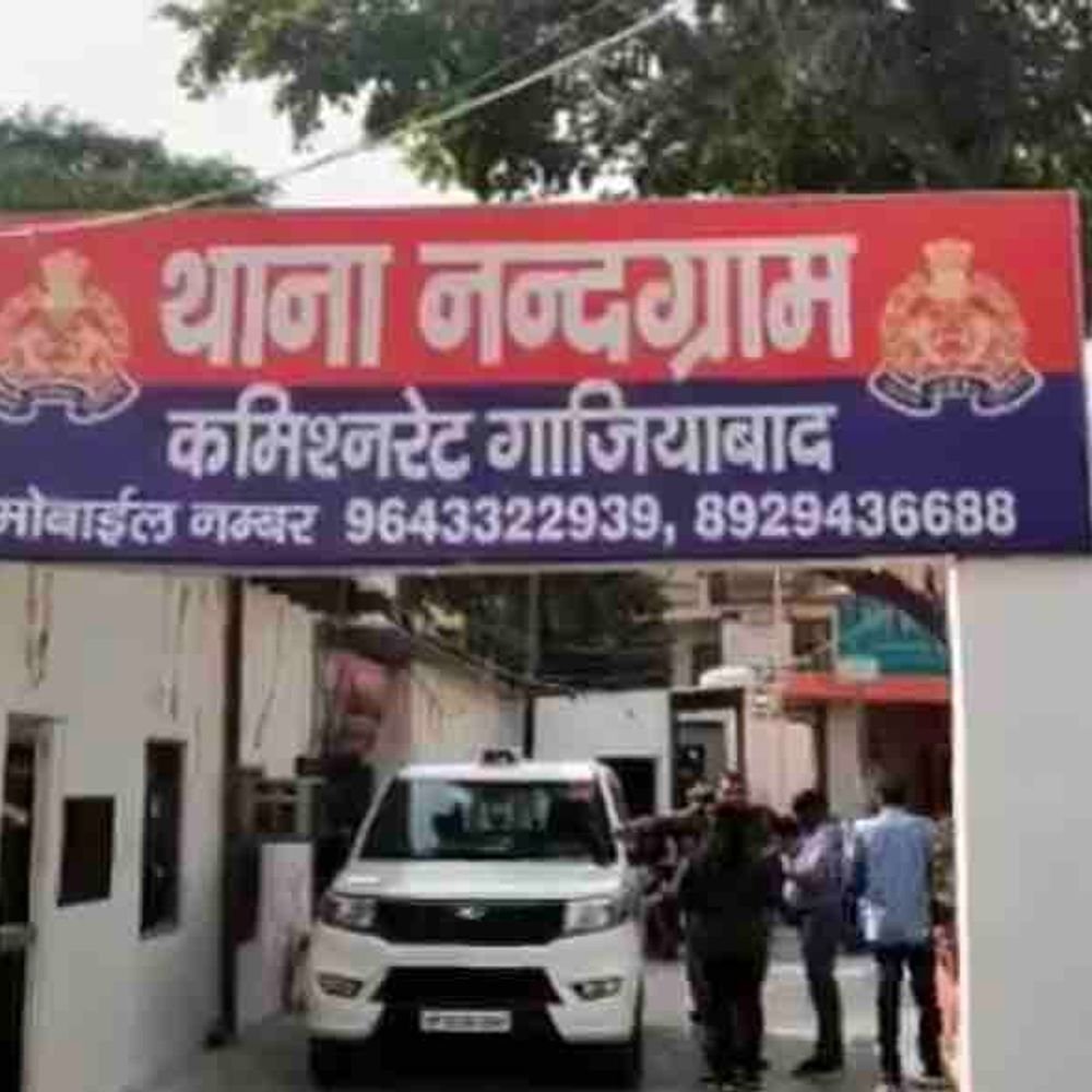 लापता लड़की के मामले में पार्षद पति का वीडियो वायरल:गाजियाबाद में युवक को छुड़ाने चौकी पहुंचने का आरोप, लड़की के भाई से हुई बहस