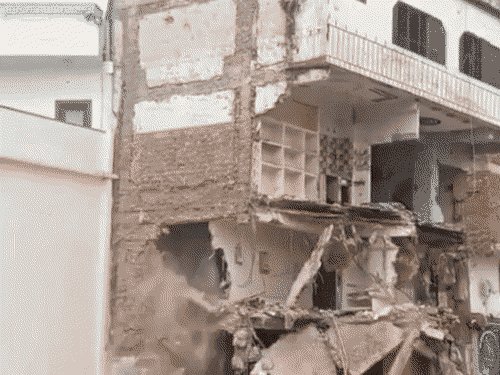 वाराणसी में PWD का मिशन ध्वस्तीकरण, VIDEO:दो दिन में तोड़े 15 मकान, पल भर में बिखरा दो मंजिला मकान