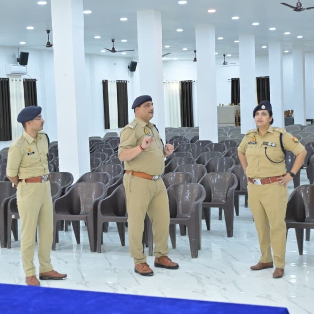 1,400 दुर्गा पूजा पंडालों की ड्रोन-CCTV से निगरानी:एसपी रवीना त्यागी ने पुलिसकर्मियों को अलर्ट रहने के दिए निर्देश