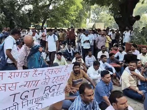 TGT धरना दूसरे दिन भी जारी:छात्र बोले-आश्वासन मिला, लिखित आदेश नहीं