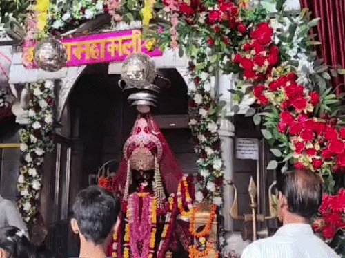 मेरठ के प्रमुख देवी मंदिरों में नवरात्र की तैयारियां शुरू:फूलों से सजेगा दरबार, नौ दिन अलग-अलग रंगों की पोशाक में दर्शन देंगी मां