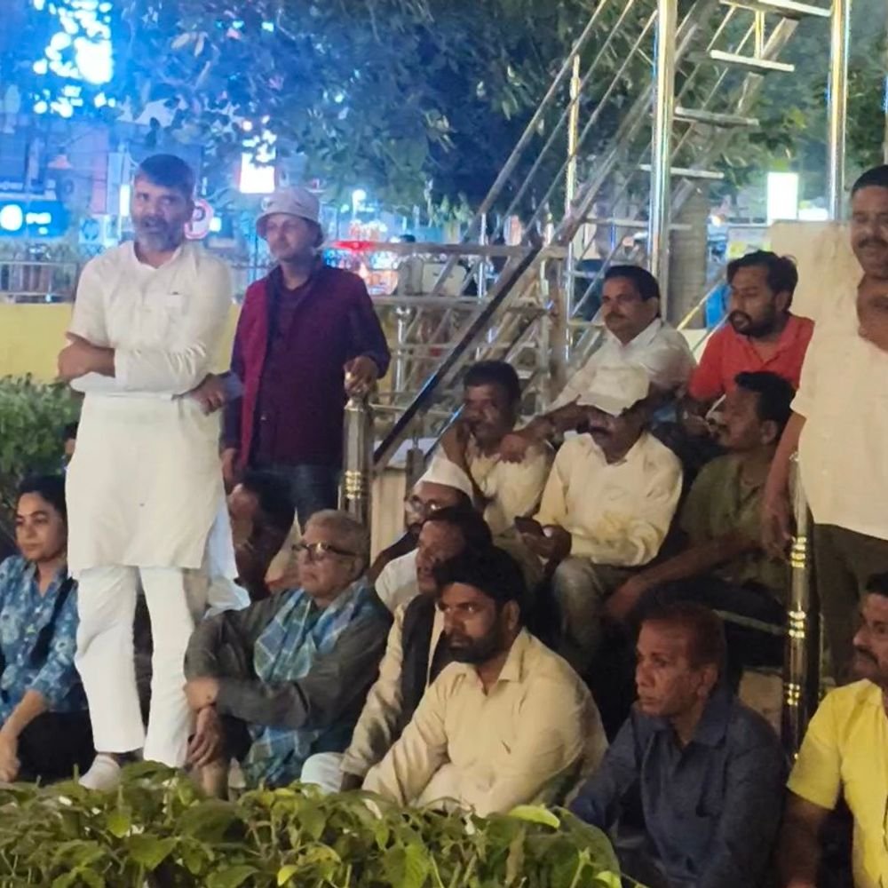 राहुल गांधी की हिरासत पर बरेली में कांग्रेस का प्रदर्शन:चौकी चौराहे पर धरना, केंद्र सरकार पर चुनावी धांधली के आरोप