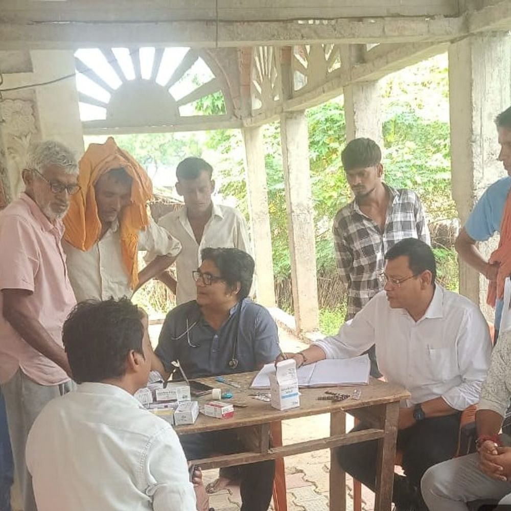 कानपुर देहात में बुखार का प्रकोप, 76 मरीज मिले:2 महिलाओं की मौत के बाद पहुंची स्वास्थ्य टीम, 38 लोगों के सैंपल लिए