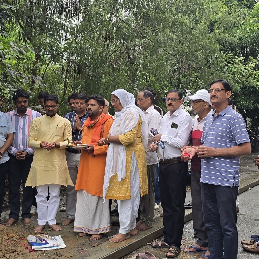 गजरौला में बिजली सुरक्षा के लिए नई पहल:एमडीए कॉलोनी में एबीसी केबल लगाने का काम शुरू, क्षेत्रीय विधायक ने किया शुभारंभ
