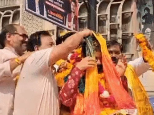 बुलंदशहर पहुंचे फिल्म ‘हनुमान अंश’ के कलाकार शोभिनव सत्य:प्रशंसकों ने किया स्वागत, 1008 बार होगा हनुमान चालीसा पाठ