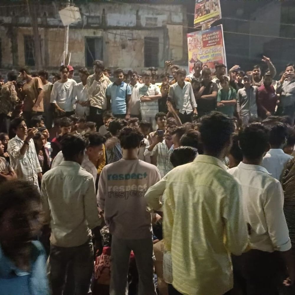कासगंज में सिपाही पर अभद्रता का आरोप:ABVP ने किया प्रदर्शन, रावण दहन के दौरान हुआ विवाद