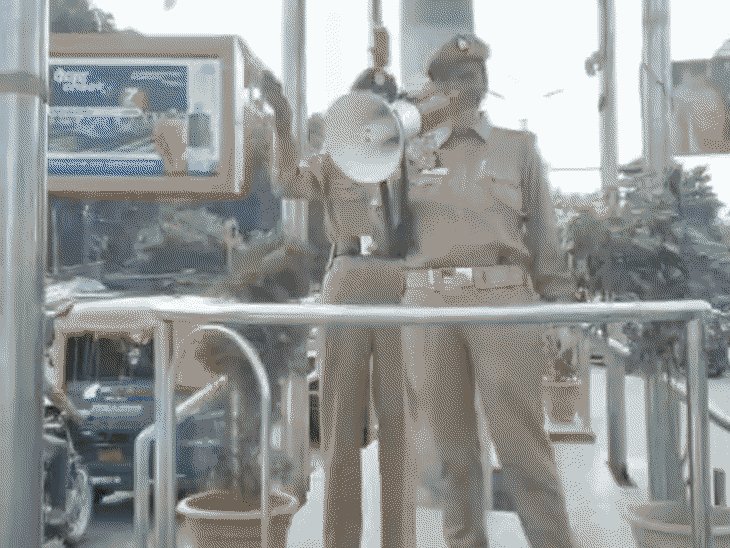गोरखपुर में NCC कैडेट्स ने संभाली ट्रैफिक:नियम तोड़ने वालों को समझाया; SP ट्रैफिक ने बढ़ाया हौसला