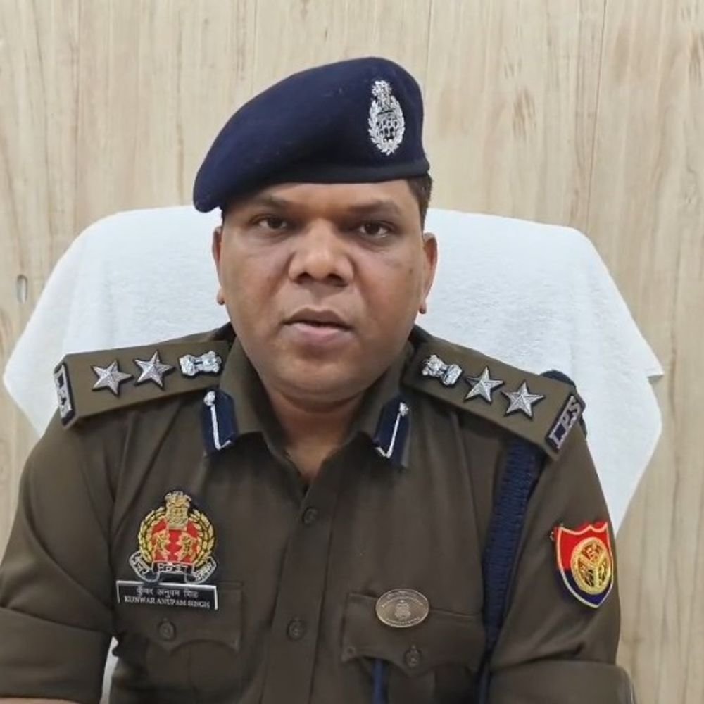 जौनपुर में दो फरार आरोपियों पर 25-25 हजार का इनाम:41 लाख की लूट और भूमि विवाद में हत्या के आरोपी हैं वांछित