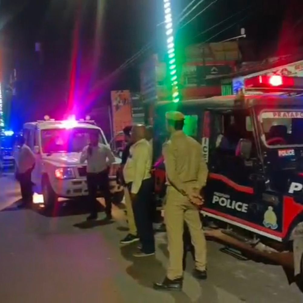 चक्रवाती तूफान अर्नब को लेकर प्रतापगढ़ में अनाउंसमेंट:काले बादल छाए, तेज हवाएं चलीं; लोगों से घर पर रहने की अपील