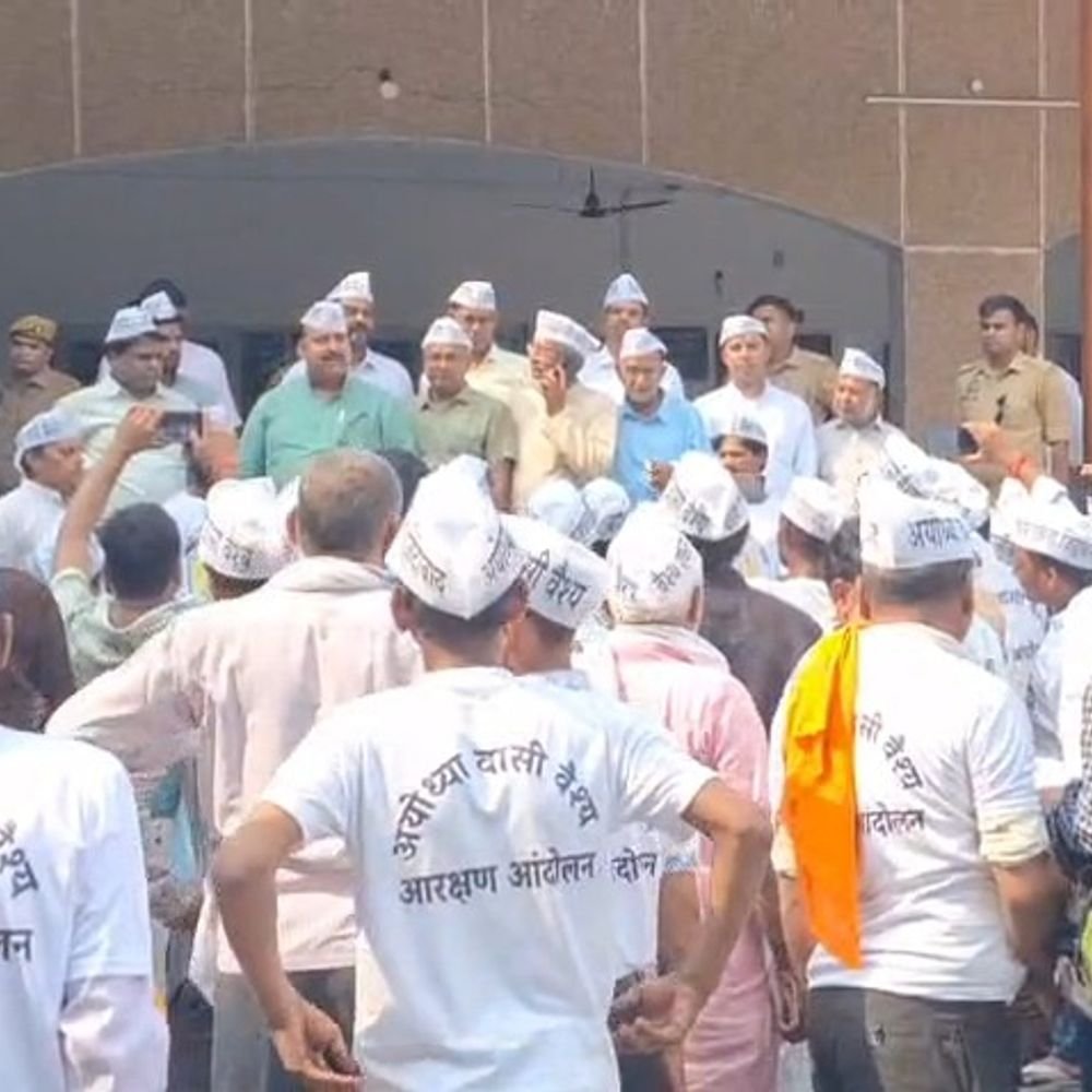 कन्नौज में जातिगत आरक्षण के खिलाफ वैश्य समाज का प्रदर्शन:कलक्ट्रेट में नारेबाजी की, बोले- आर्थिक आधार पर दिया जाए आरक्षण