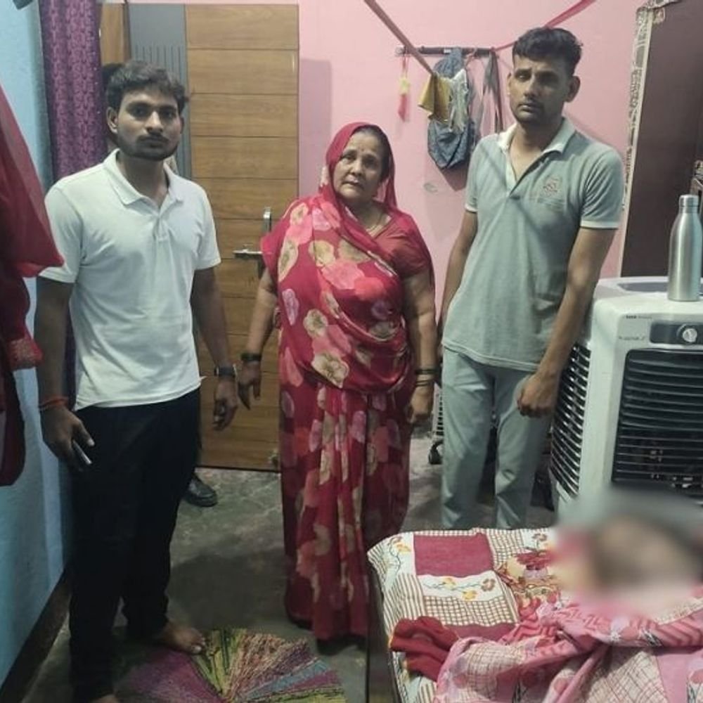 भदोही में विवाहिता ने फांसी लगाकर आत्महत्या की:पति से फोन पर विवाद के बाद उठाया कदम, पुलिस ने शव कब्जे में लिया