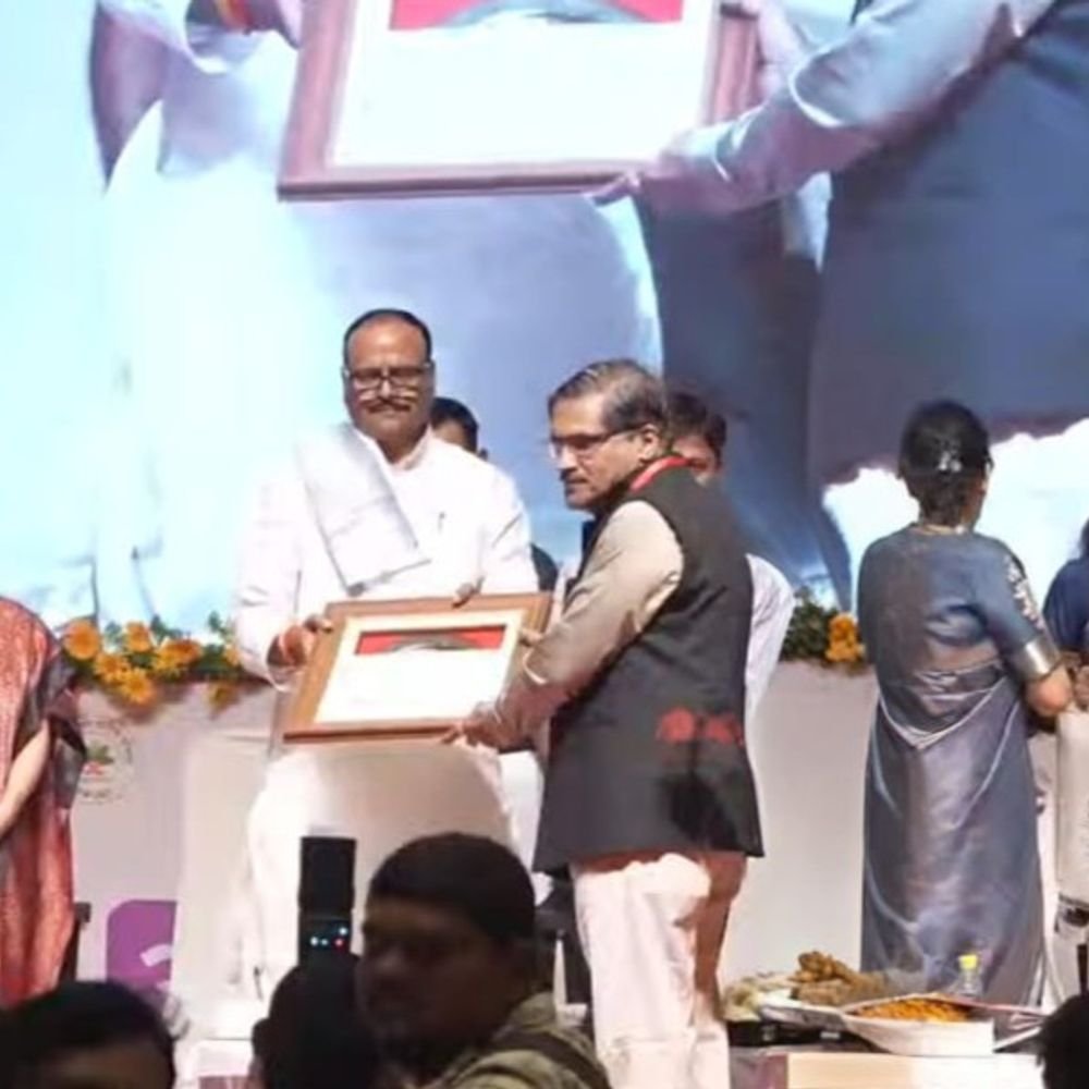 आयुष्मान योजना में उत्कृष्ट कार्य पर प्रिंसिपल डॉ. संजय खत्री:डिप्टी सीएम ने 'आयुष्मान संवाद' समारोह में दिया सम्मान