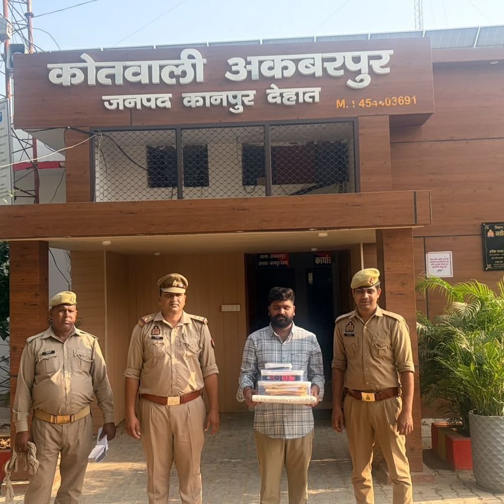 सरकारी नौकरी के नाम पर ठगी का आरोपी गिरफ्तार:कानपुर देहात में फर्जी आधार कार्ड और नियुक्ति पत्र बनाकर लाखों ठगा था