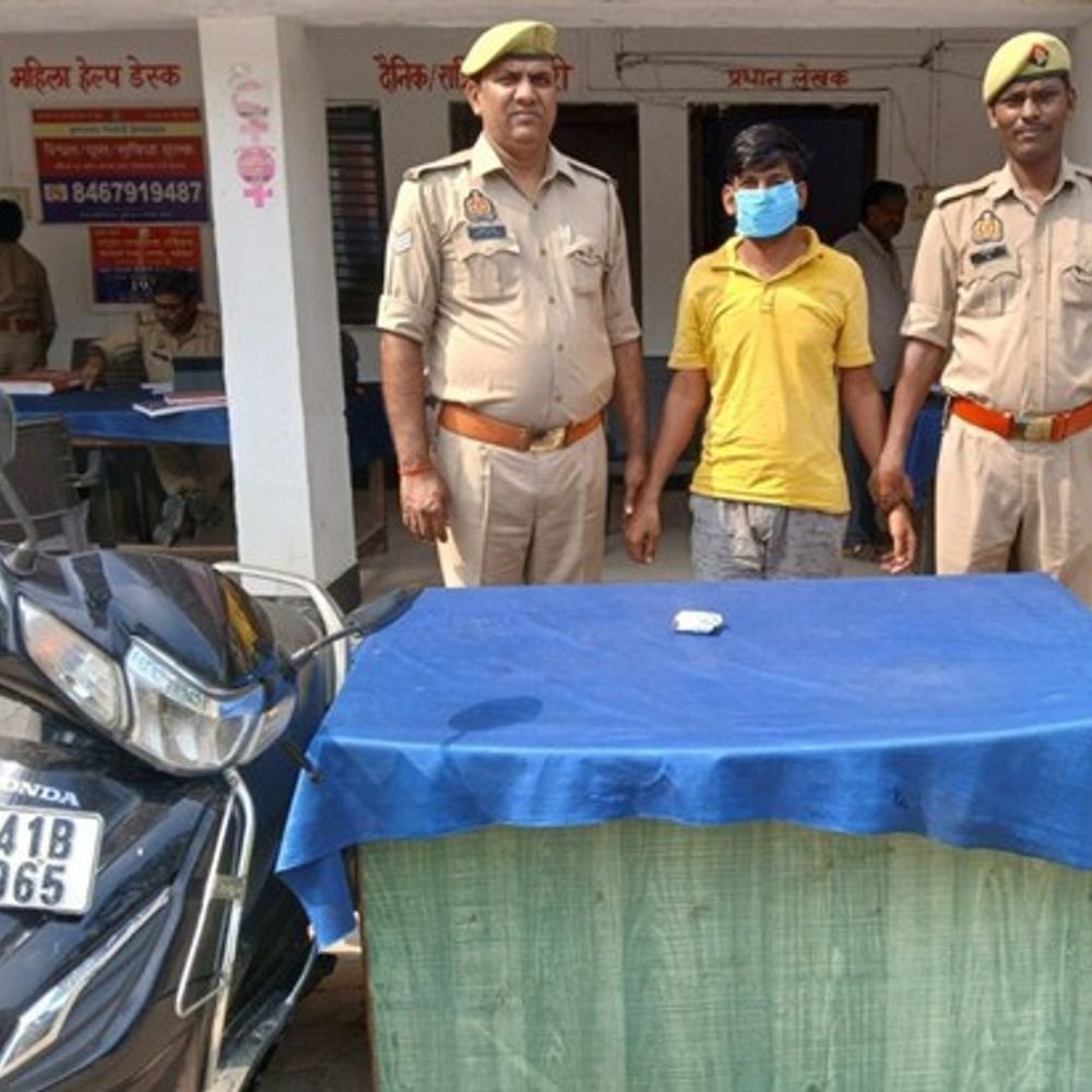 बाराबंकी का युवक 20 लाख की स्मैक के साथ गिरफ्तार:एक्टिवा और 200 रुपए भी मिले, कोर्ट भेजा गया आरोपी