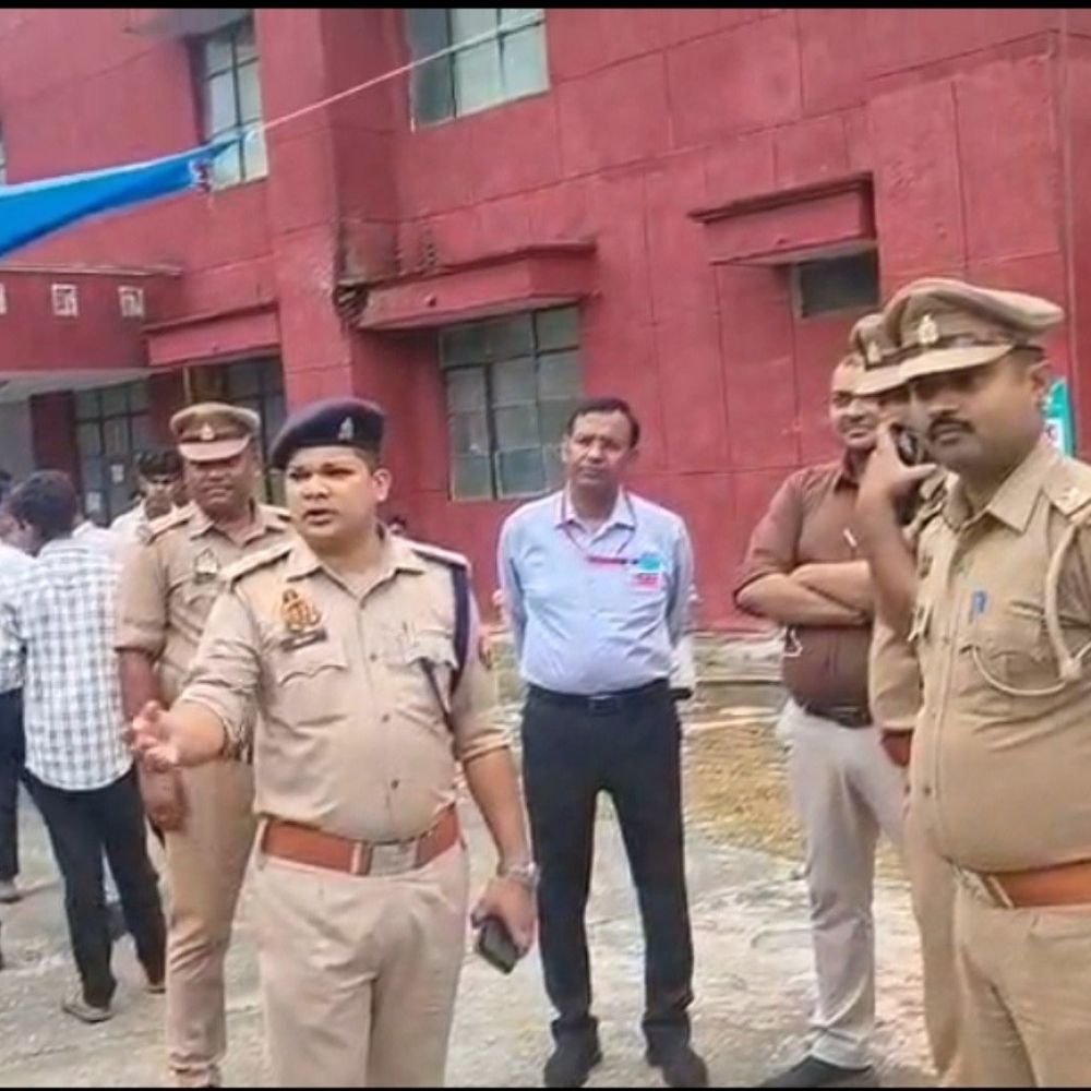 सीओ सदर ने पीईटीके परीक्षा केंद्रों का किया निरीक्षण:अंकुर गौतम ने सुरक्षा, सीसीटीवी निगरानी और पुलिस ड्यूटी का लिया जायजा