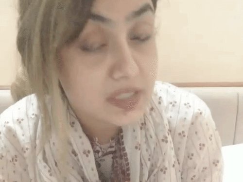 मॉडल श्रद्धा दुबे सरेंडर करेगी:हाथ जोड़ते हुए बोली- मैं कहीं भागी नहीं हूं, लखनऊ में बॉयफ्रेंड ने सुसाइड किया था