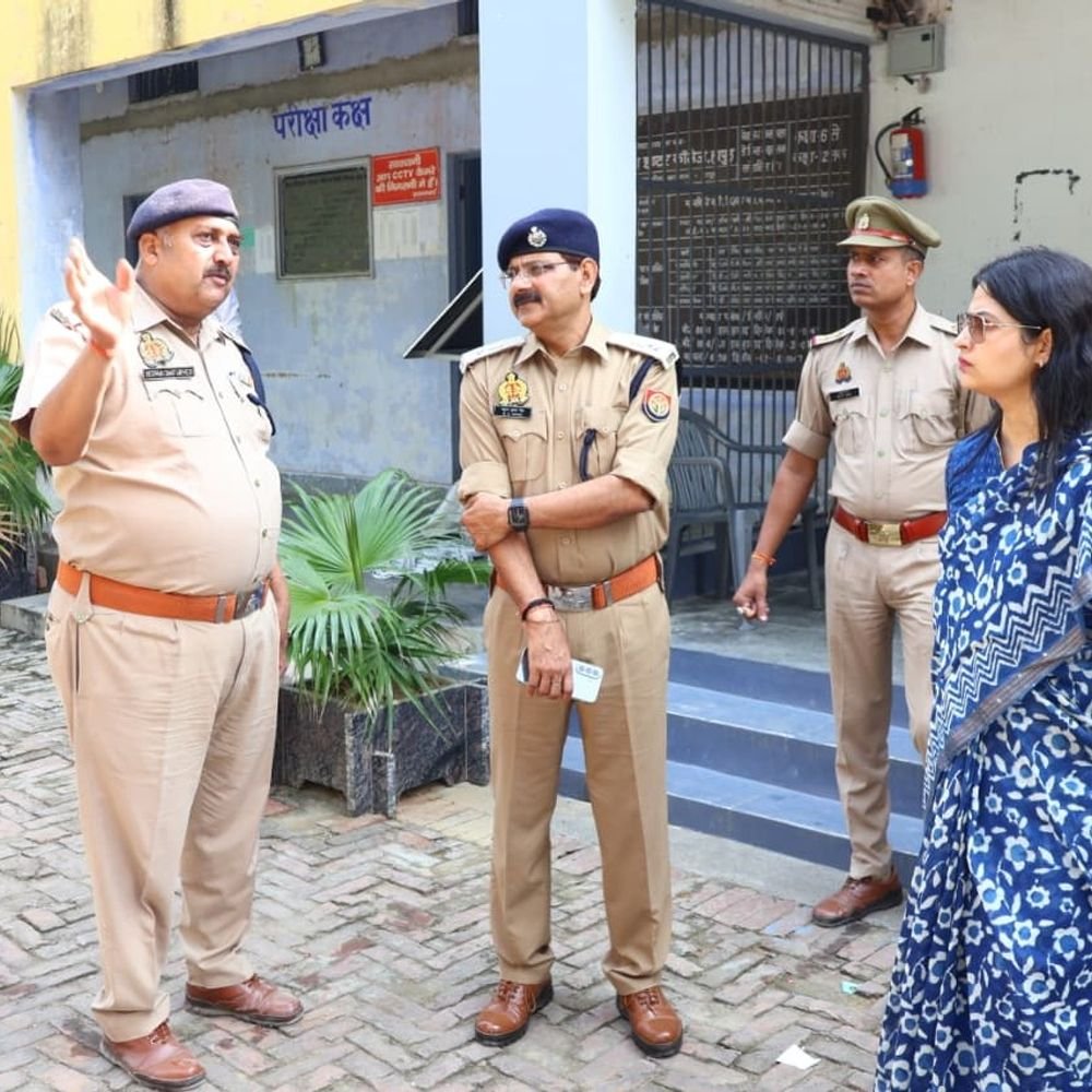 PET परीक्षा आज से शुरू, 35 हजार अभ्यर्थी देंगे एग्जाम:हापुड़ में 13 केंद्रों पर दो पालियों में होगी 3 दिन होगी परीक्षा