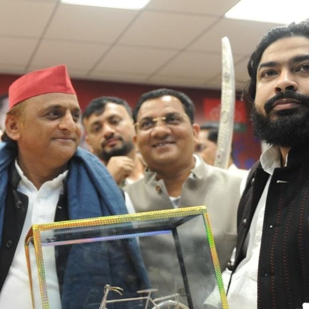 पूर्व मंत्री के बेटे शाने अली की सपा में वापसी:बसपा छोड़ी, लखनऊ में समर्थकों के साथ फिर से ली पार्टी की सदस्यता