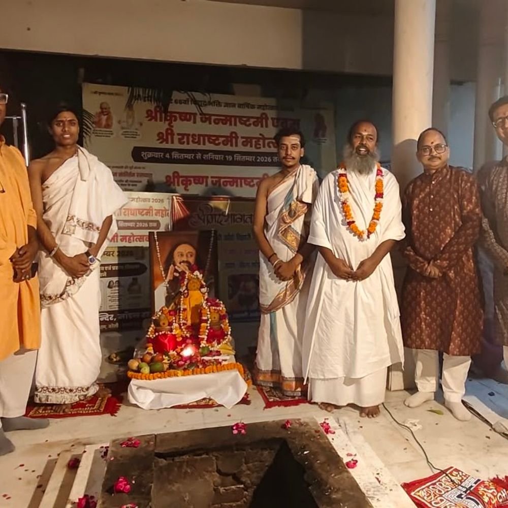श्री हरि मंदिर में दुर्गा पूजा महोत्सव:वैदिक मंत्रोच्चार के बीच हुआ देवी अनुष्ठान, भजनों पर झूमे श्रद्धालु