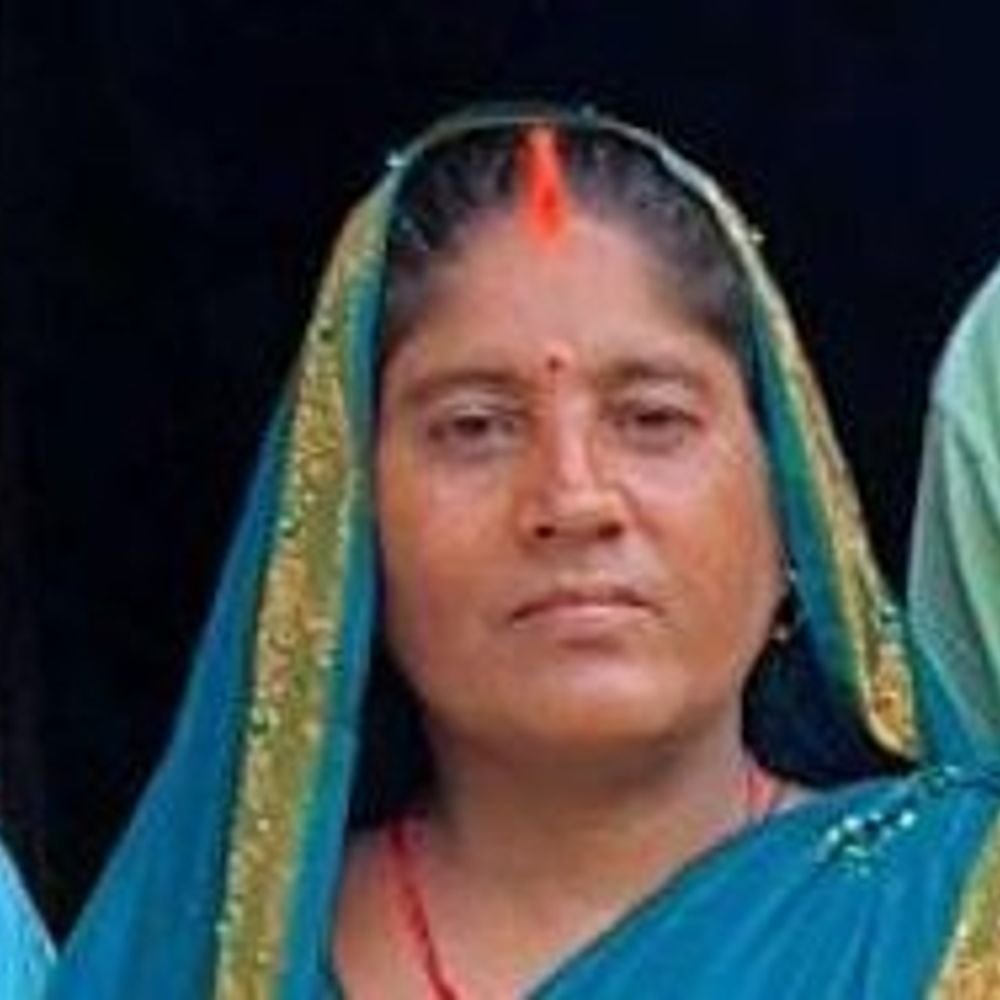 अयोध्या में महिला का शव पेड़ से लटका मिला:पति ने 6 पड़ोसियों पर टॉर्चर करने का आरोप लगाया, केस दर्ज