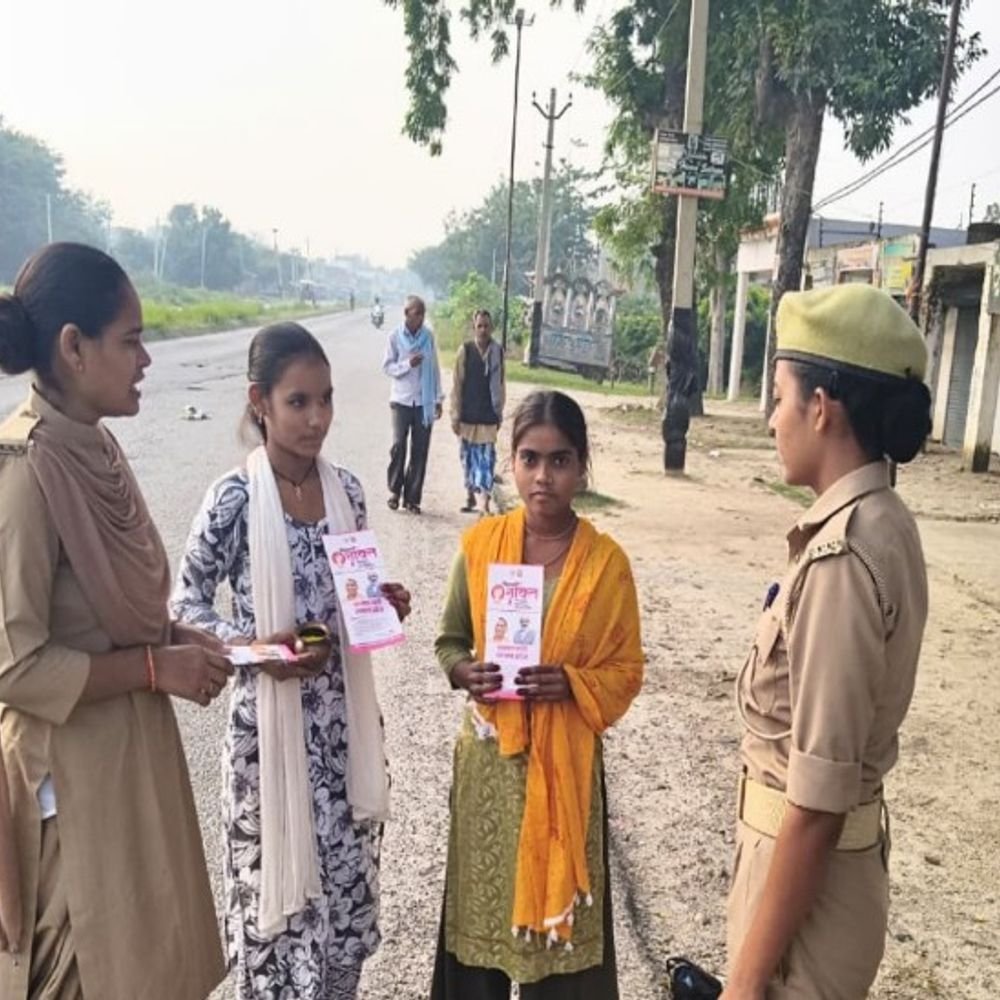 एंटी रोमियो टीमों ने सार्वजनिक जगहों पर चेकिंग की:नवरात्रि पर छात्राओं और महिलाओं को सुरक्षा के प्रति जागरूक किया
