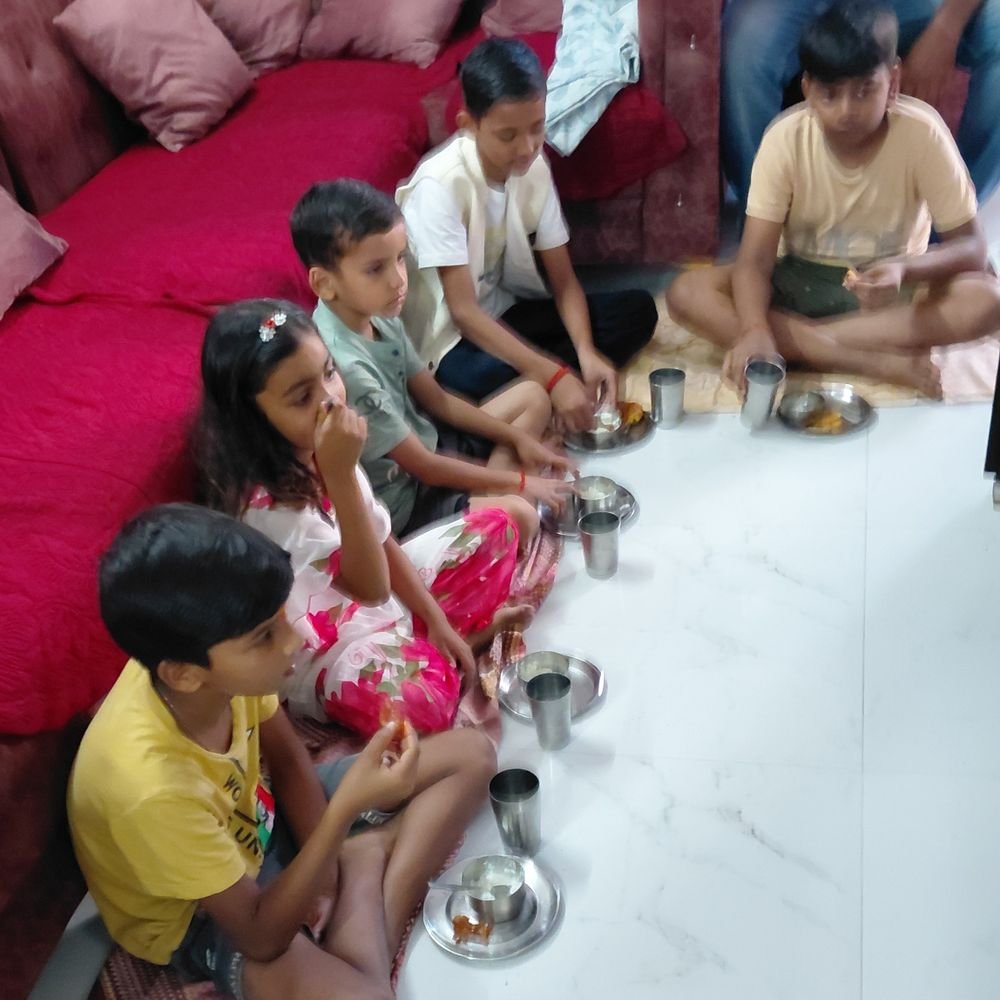 दुर्गा सप्तमी पर कन्या भोज:कमला रेजीडेंसि में कन्याओं का सम्मान कर लिया आशीर्वाद