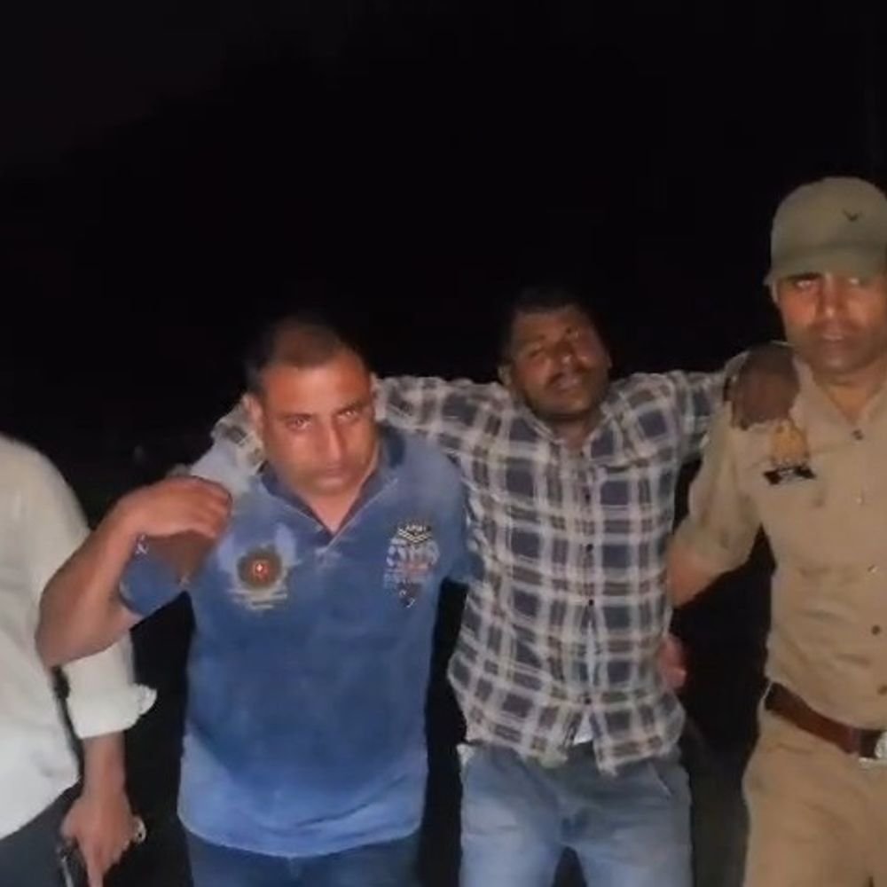 सहारनपुर में 25 हजार का इनामी लुटेरा अरेस्ट:बदमाश के पैर में लगी गोली, साथी भी गिरफ्तार, पुलिस पर फायरिंग कर भाग रहे थे दोनों