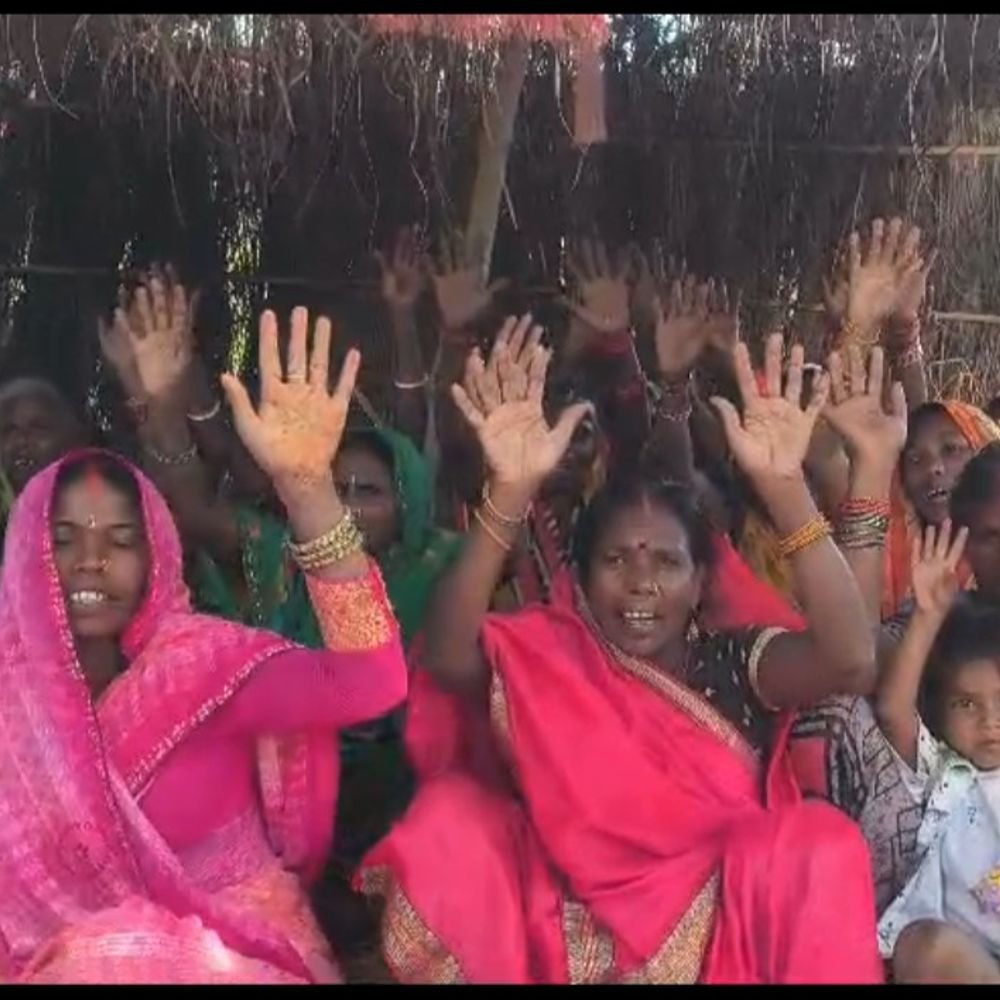लोहरपट्टी चिरकुटहा में पांचवें दिन भी धरना:पट्टे की मांग लेकर धरने पर बैठे मुसहर समाज की समस्या सुनने नहीं पहुंचे अधिकारी