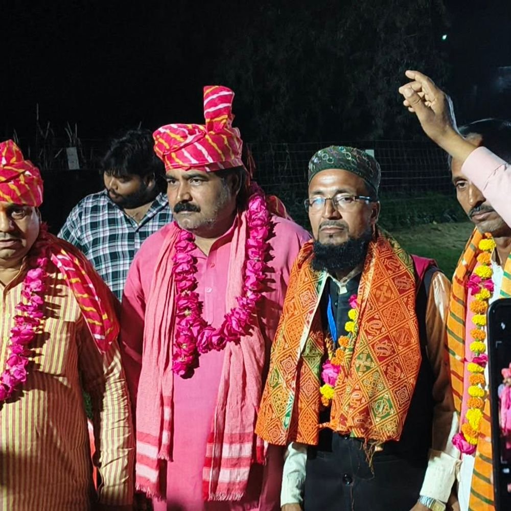 फतेहाबाद में ताल वाले बाबा का उर्स:मजार शरीफ पर हुई चादरपोशी, अकीदतमंदों ने मांगी अमन-चैन की दुआ