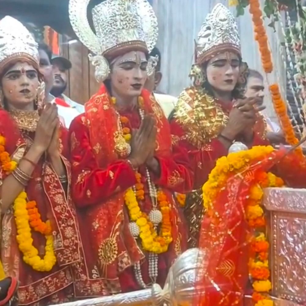 प्रयागराज में एकादशी पर राम-हनुमान का अनूठा मिलन:रामलीला के बाद बड़े हनुमान जी के दरबार पहुंचते हैं प्रभु श्रीराम के स्वरूप