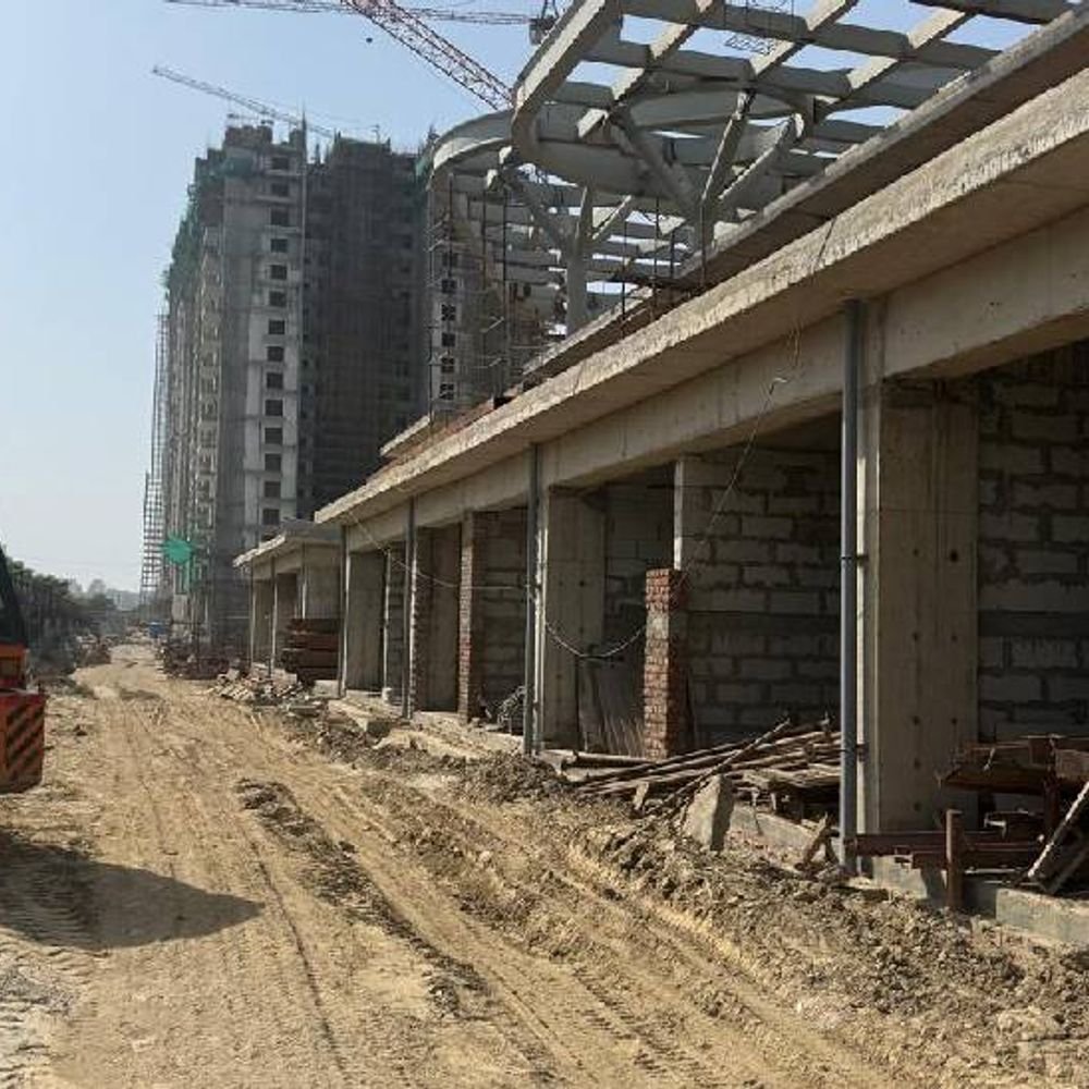 नोएडा में Ivory County पर 50 लाख का पर्यावरण जुर्माना:सेक्टर-116 का AQI बढ़ने पर प्रदूषण बोर्ड की जांच, खुले में पड़ा मिला मलबा, धूल रोकने के इंतजाम भी नहीं