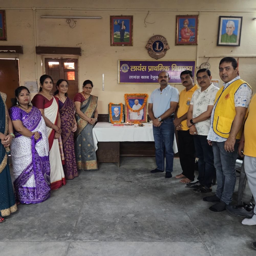 सोनभद्र में लायंस क्लब का सेवा सप्ताह शुरू:गांधी-शास्त्री जयंती पर श्रद्धांजलि, मंदिर परिसर में चलाया स्वच्छता अभियान