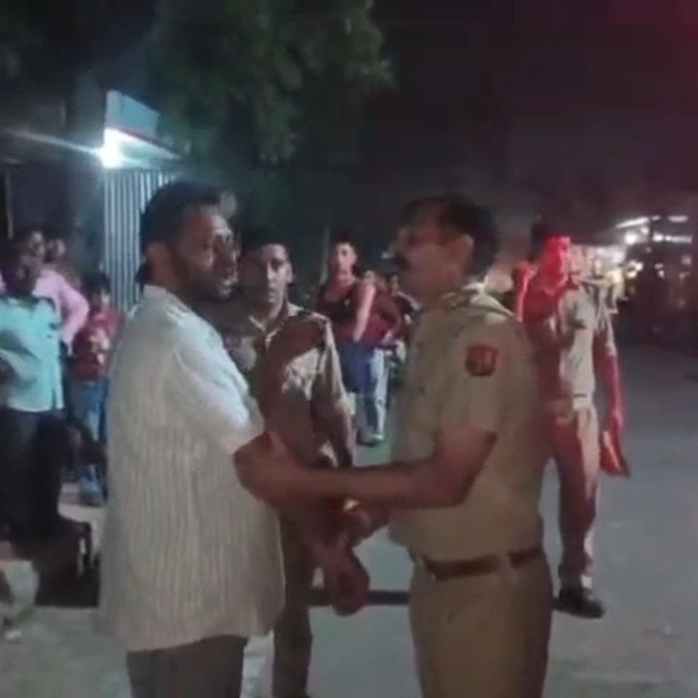 हिस्ट्रीशीटर ने पुलिस कार्रवाई में किया दखल:शाहजहांपुर में युवक को पकड़ने पहुंची पुलिस से भिड़ा, गाड़ी में नहीं बैठा पाए