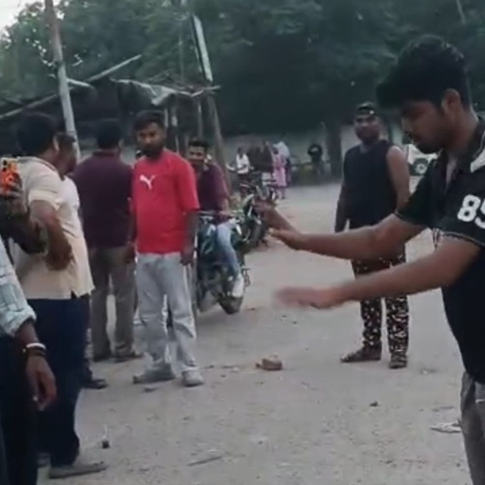 कानपुर में अंडा खाने को लेकर छात्रों-दुकानदार में मारपीट:पथराव में छात्र के सिर में लगी ईंट, गंभीर हालत में हैलट रेफर