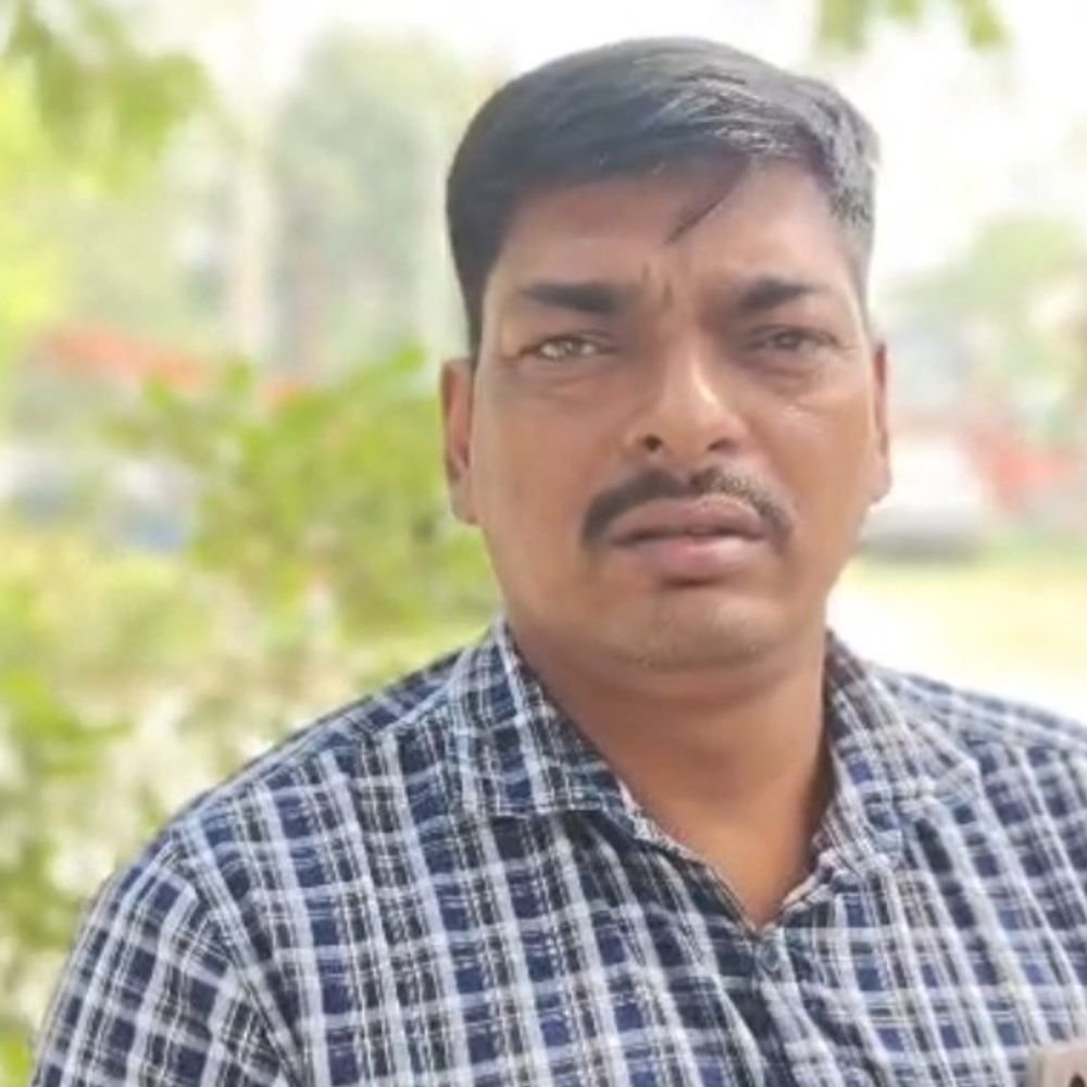 हरदोई में दो हेड कांस्टेबल निलंबित:रिश्वत लेने पर एक पुलिसकर्मी पर कार्रवाई, दूसरा ड्यूटी पॉइंट पर नशे में मिला
